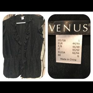 Sleeveless blouse with lace